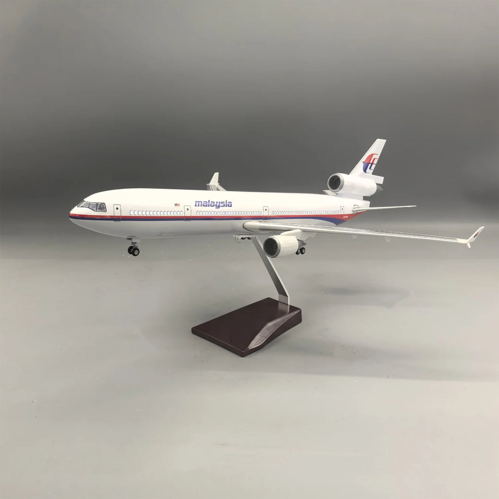 47cm Aircraft Model Malaysia Airways MD-11 1/130 Scale with Lights & Stand Resin Diecast Airplane Planes Souvenir Hobby Collect