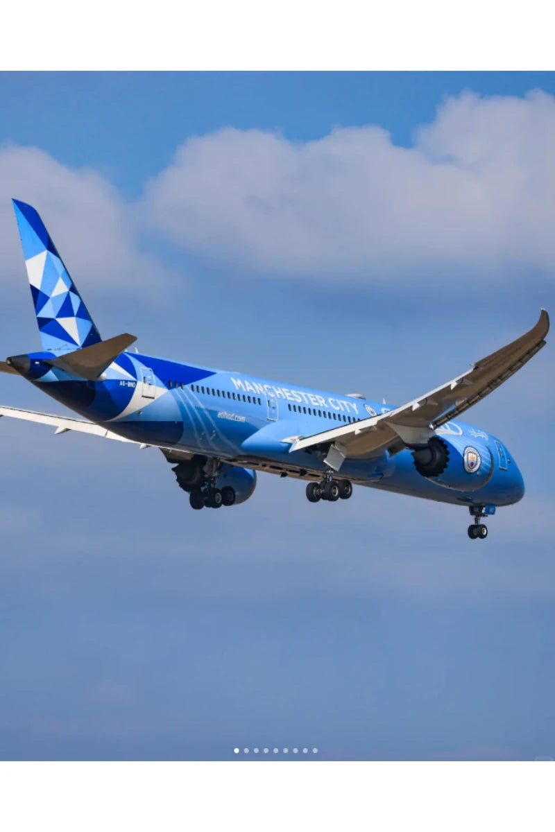 1:130 Scale Diecast Model Etihad Airways Boeing 787 Manchester City livery Resin Airplane Airbus Collection Display Toy
