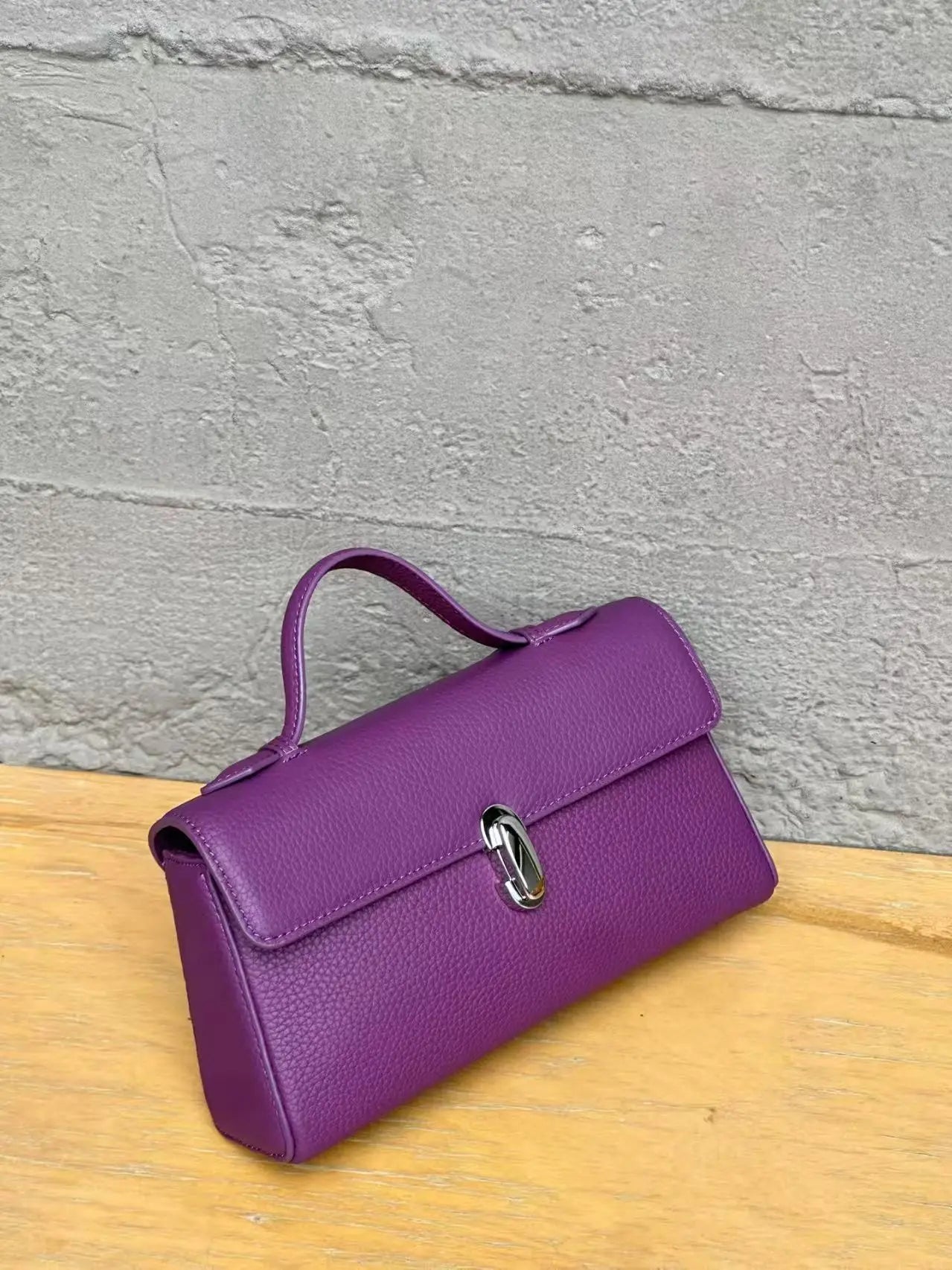 2026 Spring and Summer New Leather Women's Fashionable and Simple Versatile Messenger Bag Candy-colored Commuter Cover Small