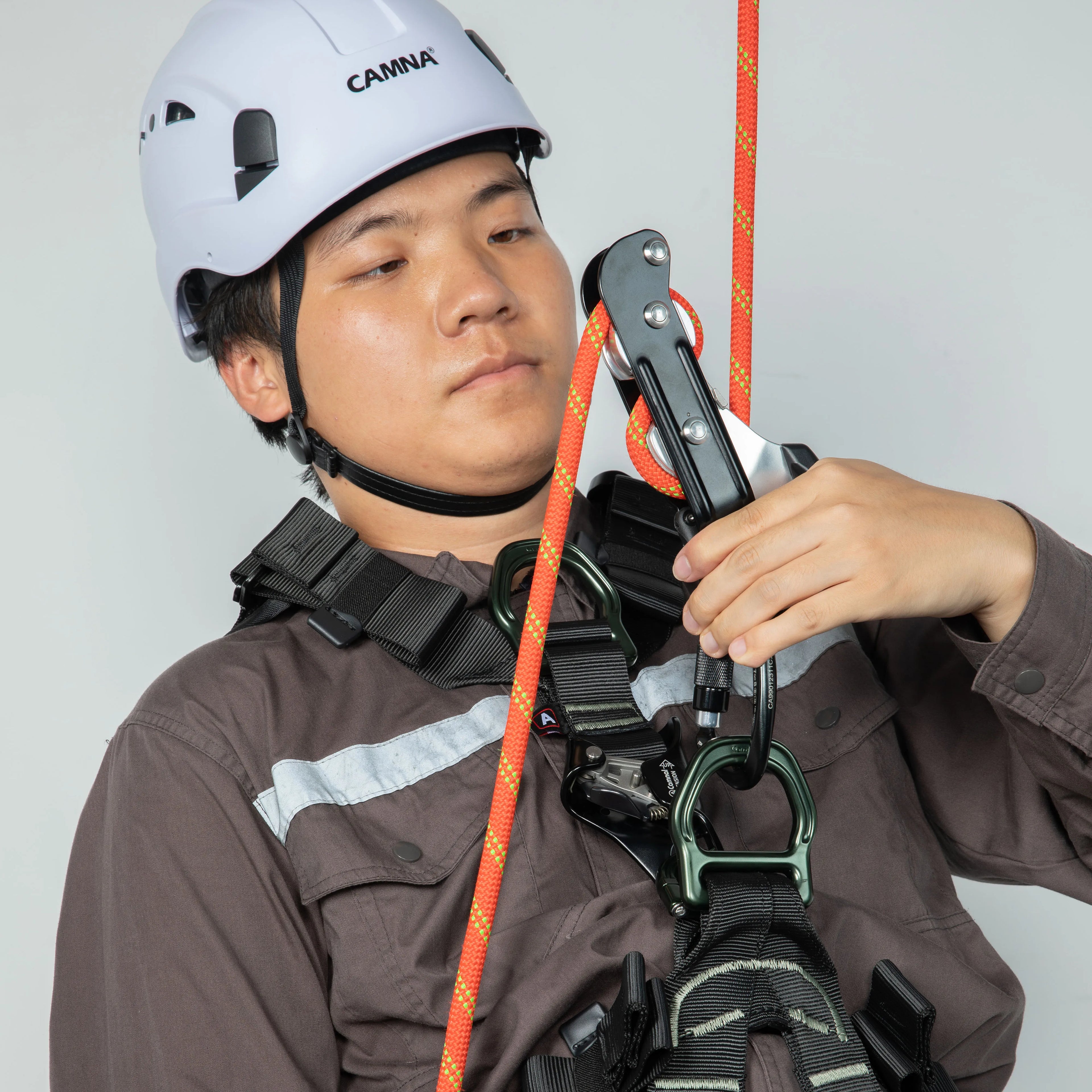 1pcs Camnal Portable Aluminum Climbing Slow Stop 9-13mm Descender Rappelling Rock Climbing Fall Arrester Equipment