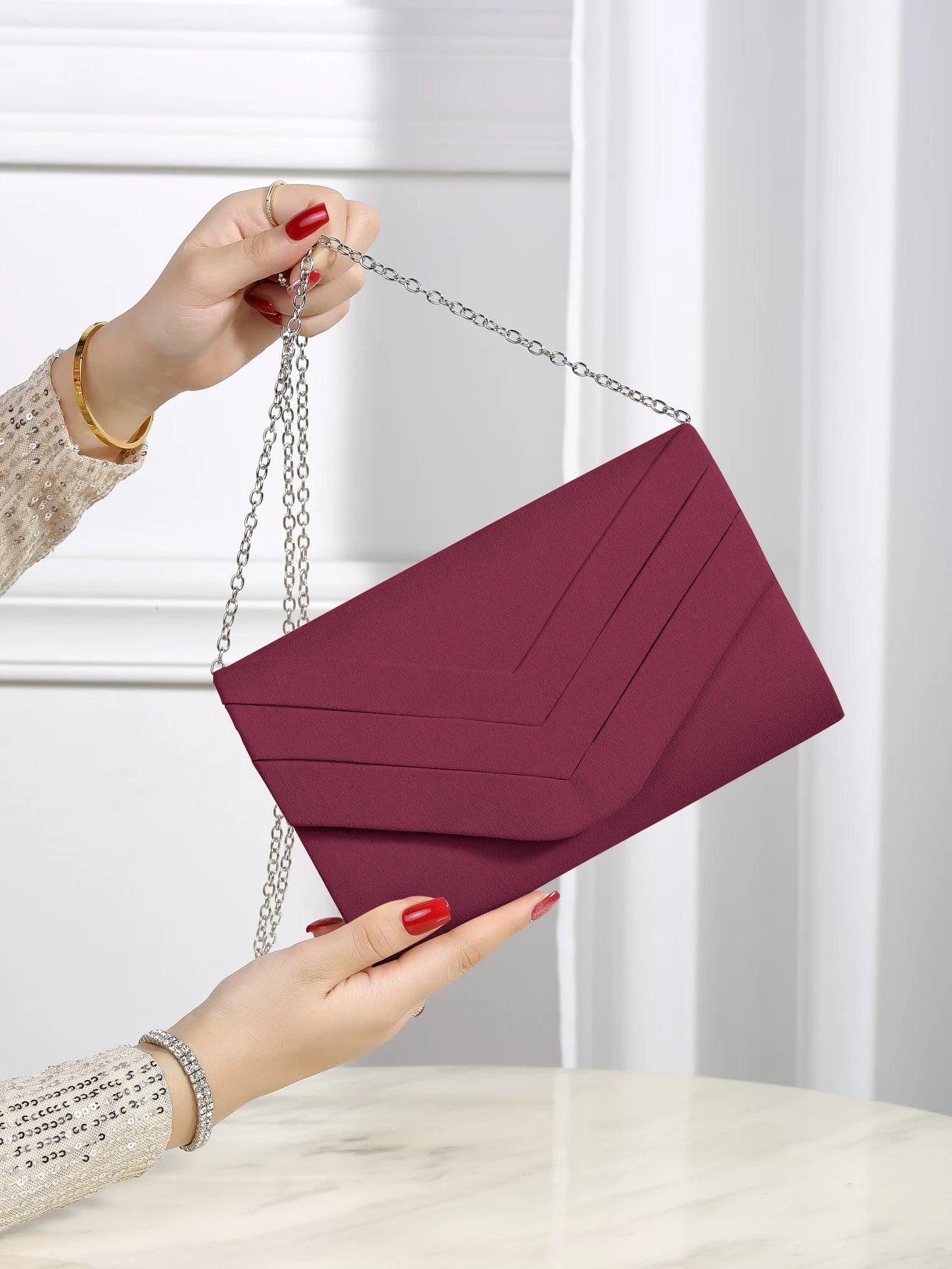 Luxurious and elegant, exquisite velvet evening bag for women, party girls, brides to attend parties, weddings and gatherings.