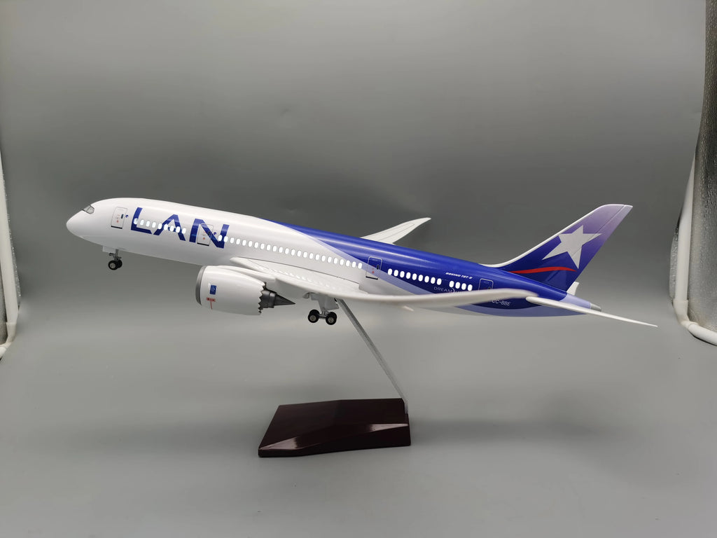B787 Plane Model 47CM Chile LAN Airline airplane kids toys Model 1/130 scale Miniature With Light and Wheel for Collection