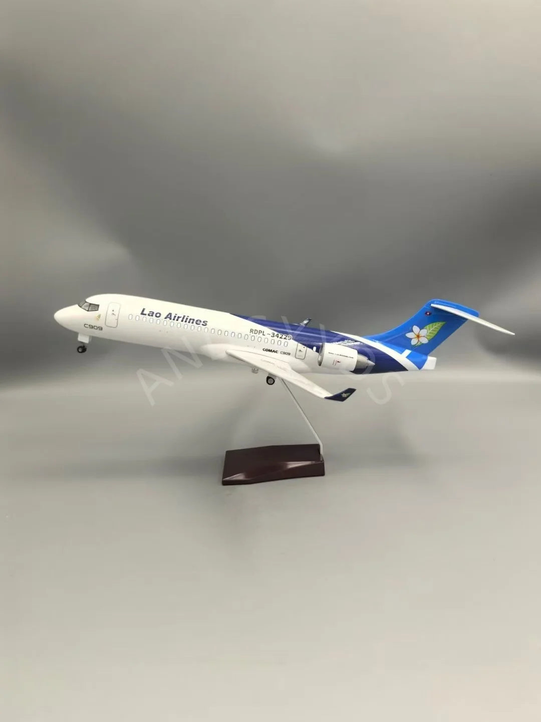 1/70 Scale Airplane Model C909 Lao Airline Model Aircraft Resin 47.5cm Airplane Kids Airbus Toy With Wheel Landing Gear for Toys
