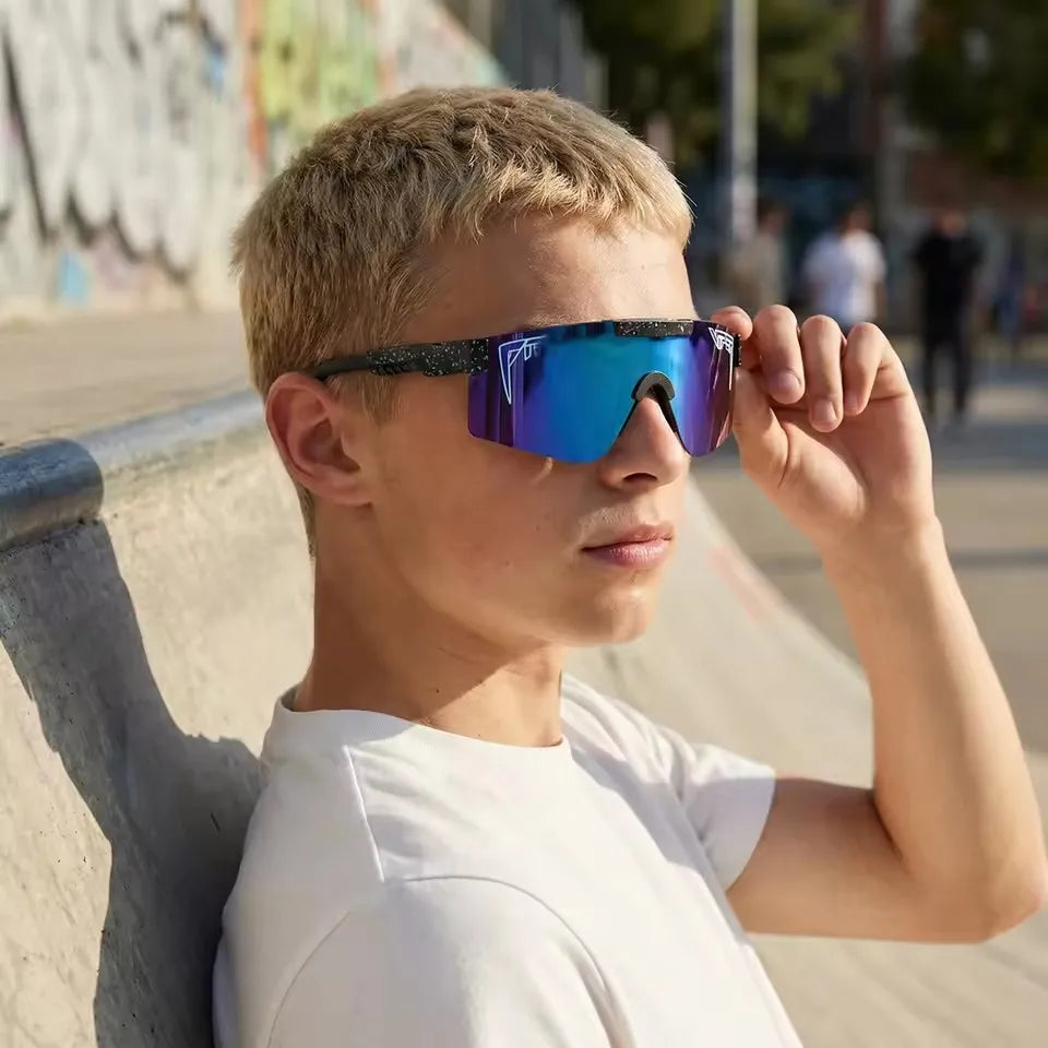 Fashion travel, sports, women and men sunglasses, sun protection, UV protection, eye protection, sunglasses, trendy glasses