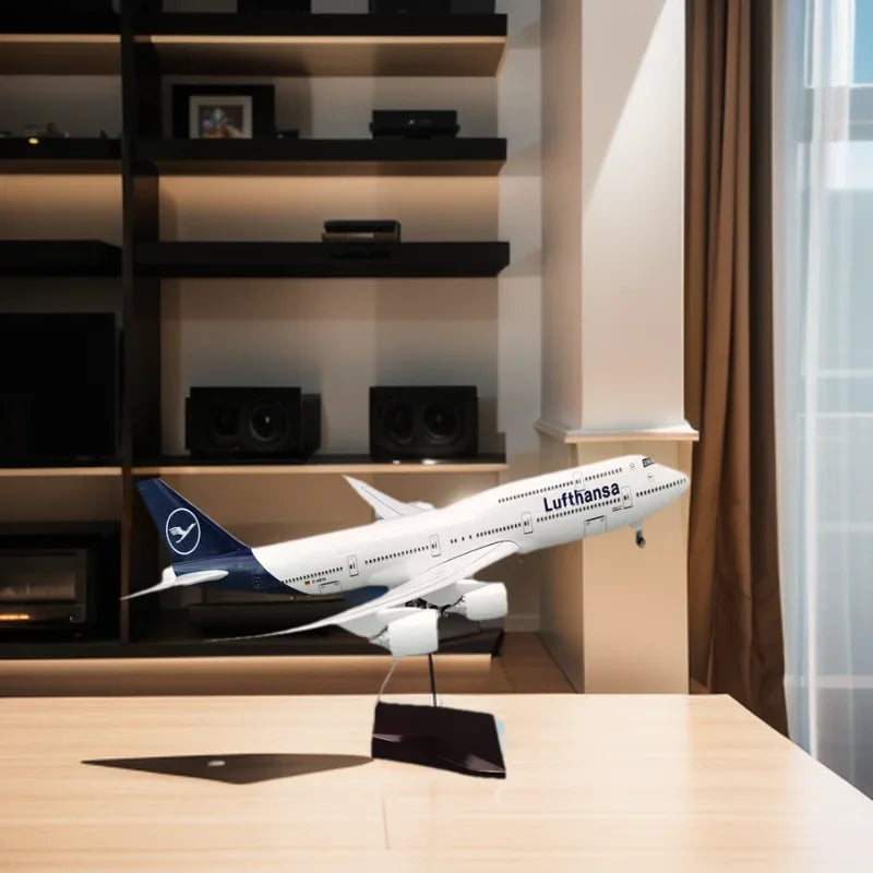 New Lufthansa B747 47cm 1/150 Scale Model Airplane Model Plane Toy Plane Die-cast Resin Plane Model With Landing Geal Decoration