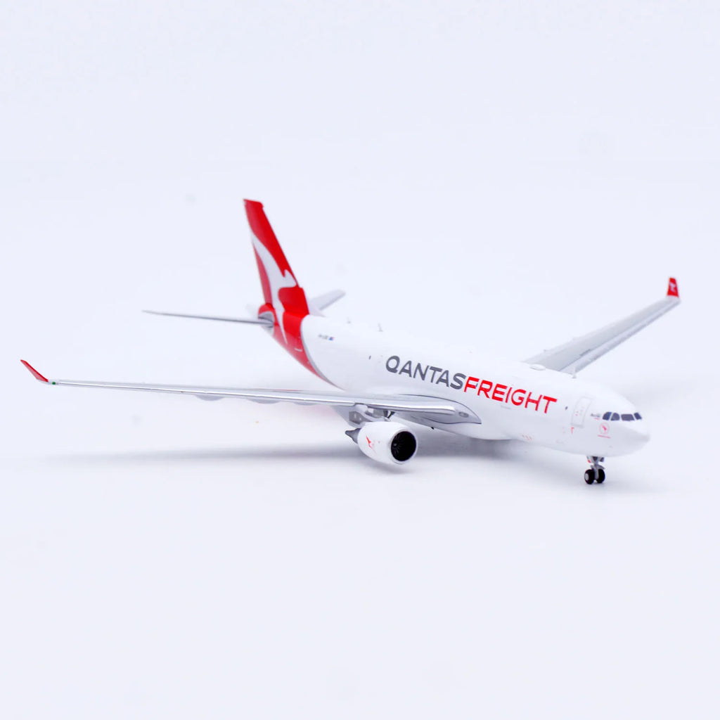 XX40247 Alloy Collectible Plane Gift JC Wings 1:400 Qantas Freight Airbus A330-200 Diecast Aircraft Jet Model VH-EBE With Stand