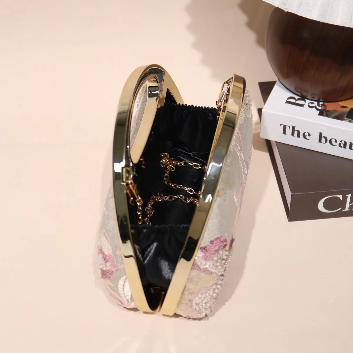 Embroidery sequined socialite lady clutch bag chain electroplated plastic box bag