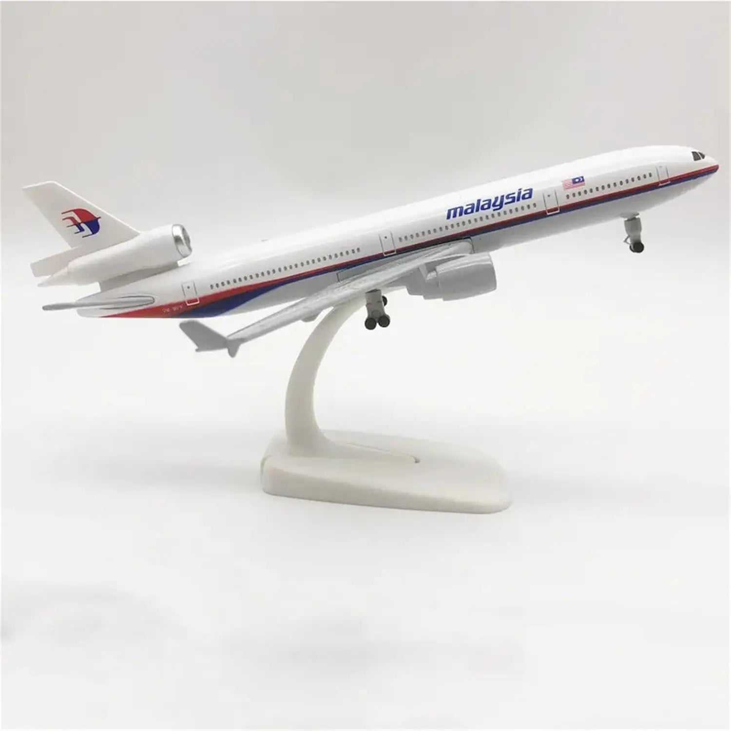 20cm airplane kids toys Scale 1/400 Air Malaysia MD11 Alloy Model Plane Kit Static Diecast Aircraft With Display Stand Aviation