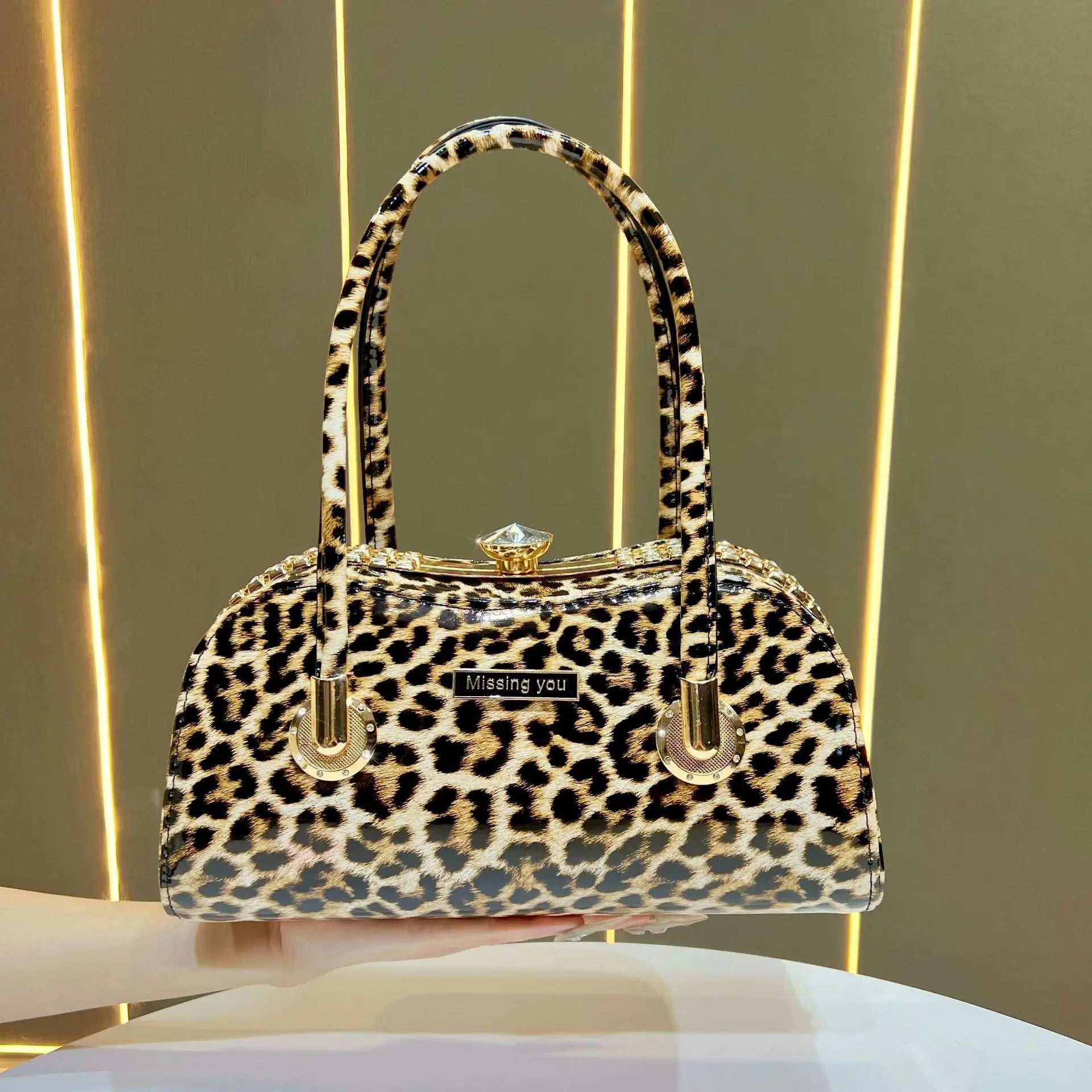 New women's large-capacity handbag retro fashion banquet bag versatile commuter women's bag shoulder messenger bag