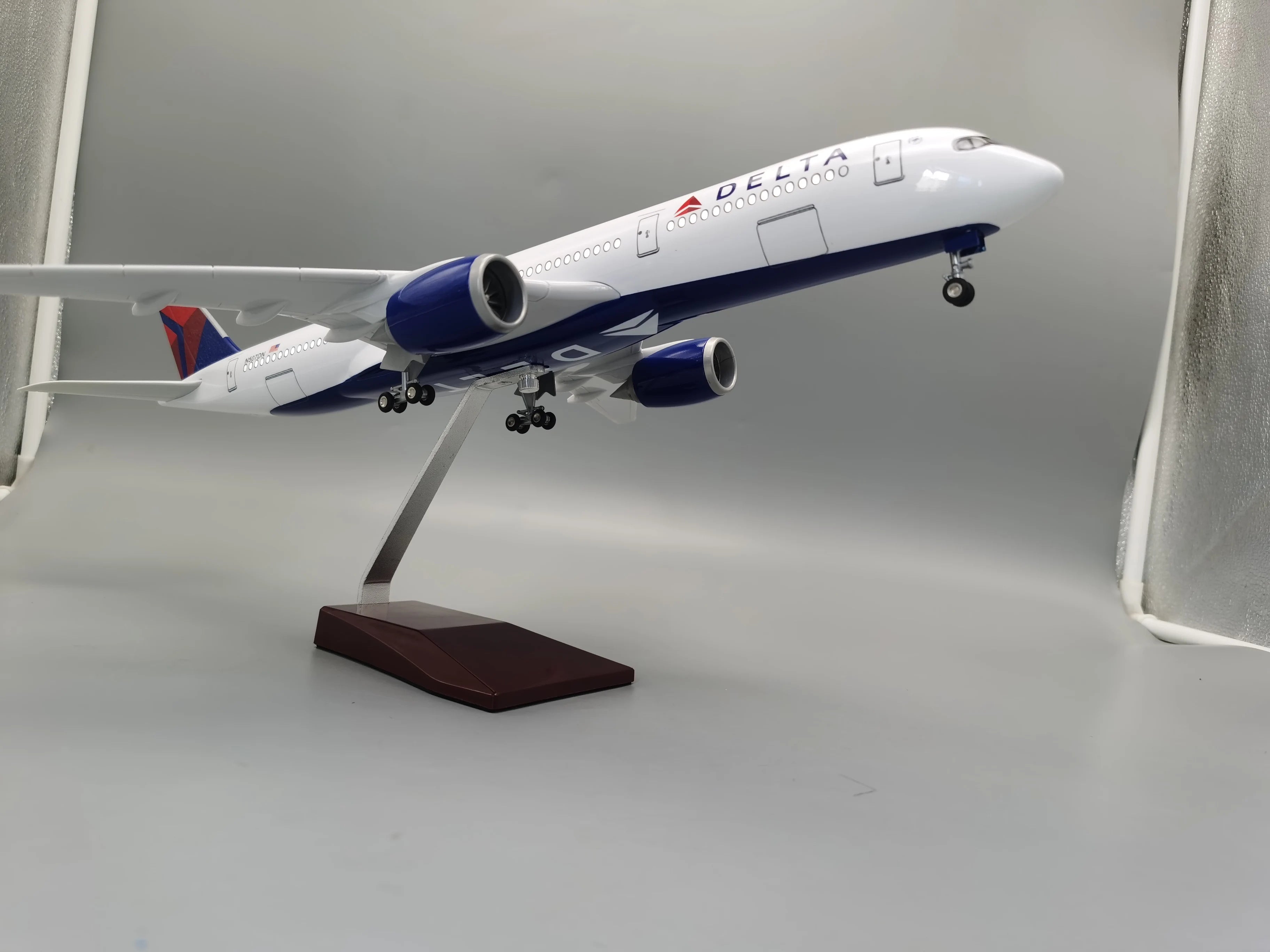 1/142 Scale 47CM Airplane A350 Delta Airways Airplane Model Toy with Wheel Landing Gear Aircraft Model Plane for Collectible