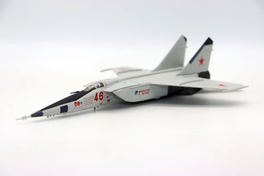 New 1/100 MiG 25RBT FOXBAT B Russian Air Force 2012 Diecast alloy simulation model aircraft for collection gift