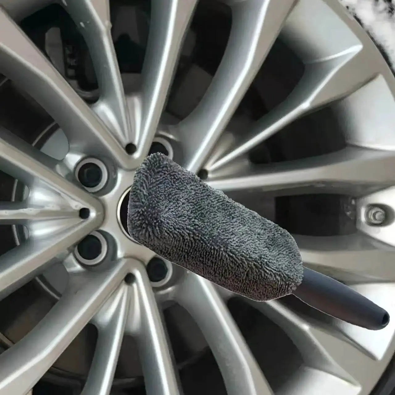 Microfiber Car Tire Brush - Effective Wheel Hub and Rim Cleaner - Perfect for Car Maintenance, Detailing, and Cleaning Supplies