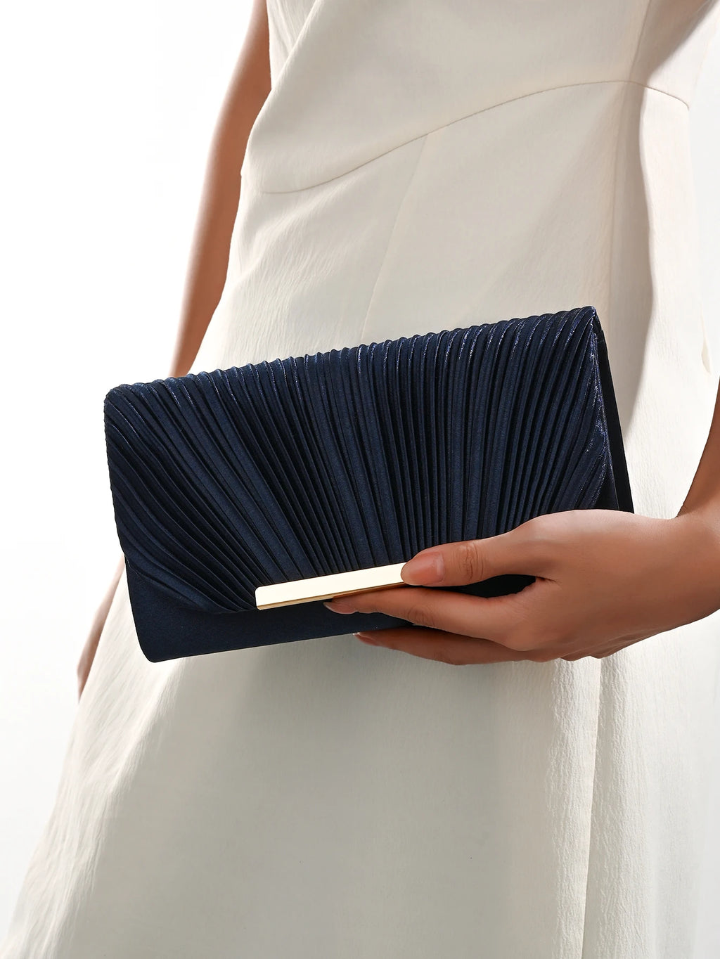 Women's Dinner Bag New Small Square Bag Chain Dinner Bag Pleat design, suitable for parties, weddings, proms, banquets