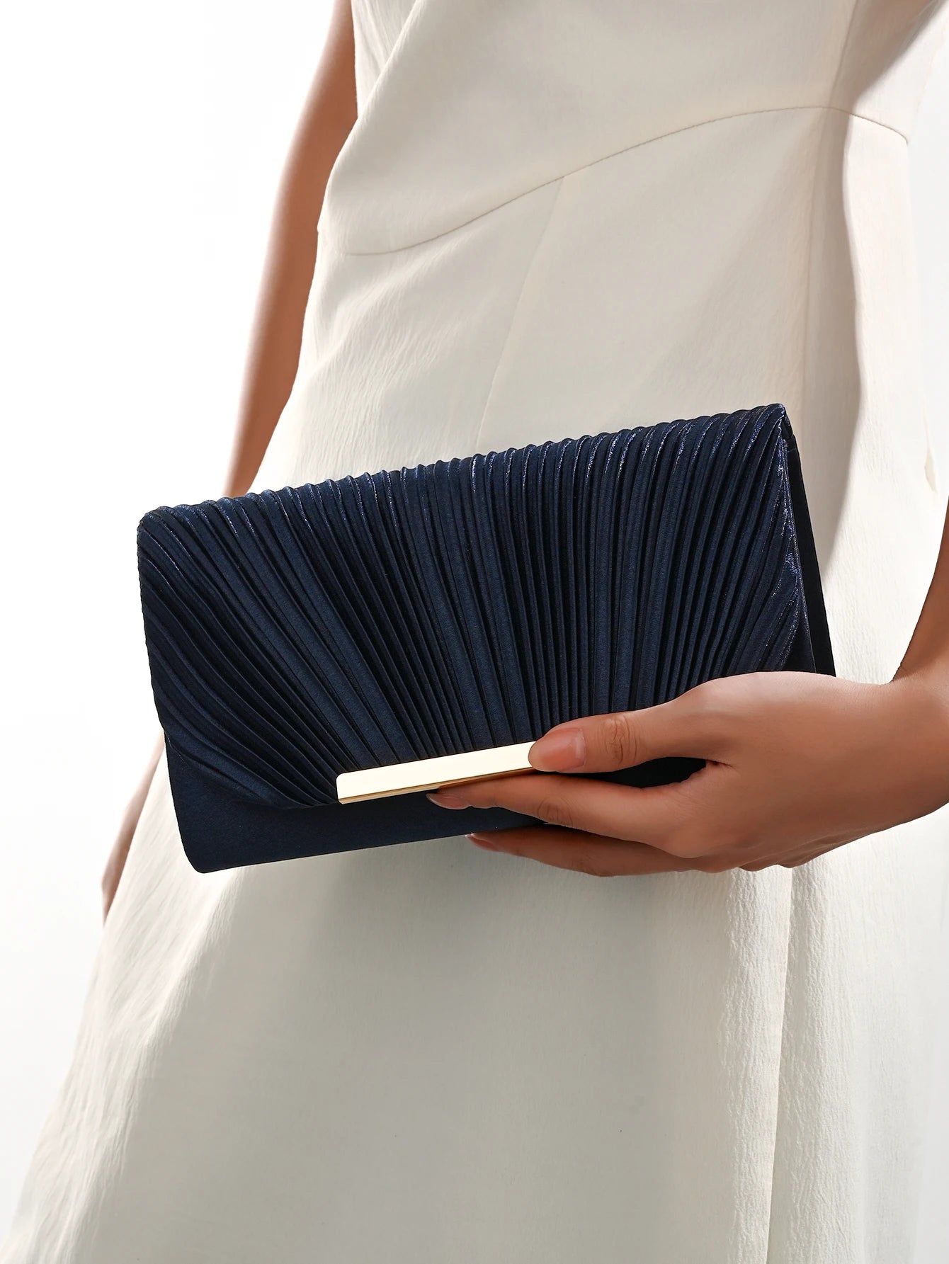 Women's Dinner Bag New Small Square Bag Chain Dinner Bag Pleat design, suitable for parties, weddings, proms, banquets