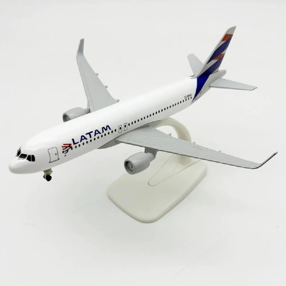 20CM Diecast Metal Alloy Airplane Model Toy For A320 Latam Airways of Chile Aircraft Plane with Landing Gears Toy For Collectio
