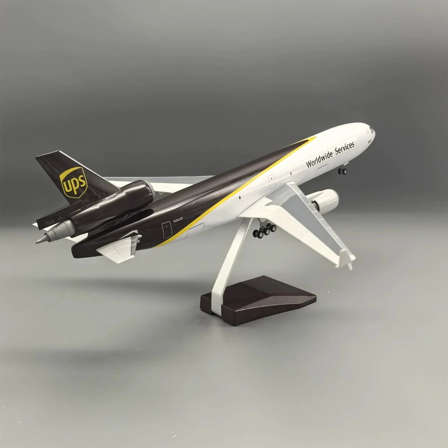 47CM Scale 1/130 Air UPS Airlines MD-11 Resin Diecast Airplane Model Aircraft With Wheels Landing Gears Collected Gift By Aviati