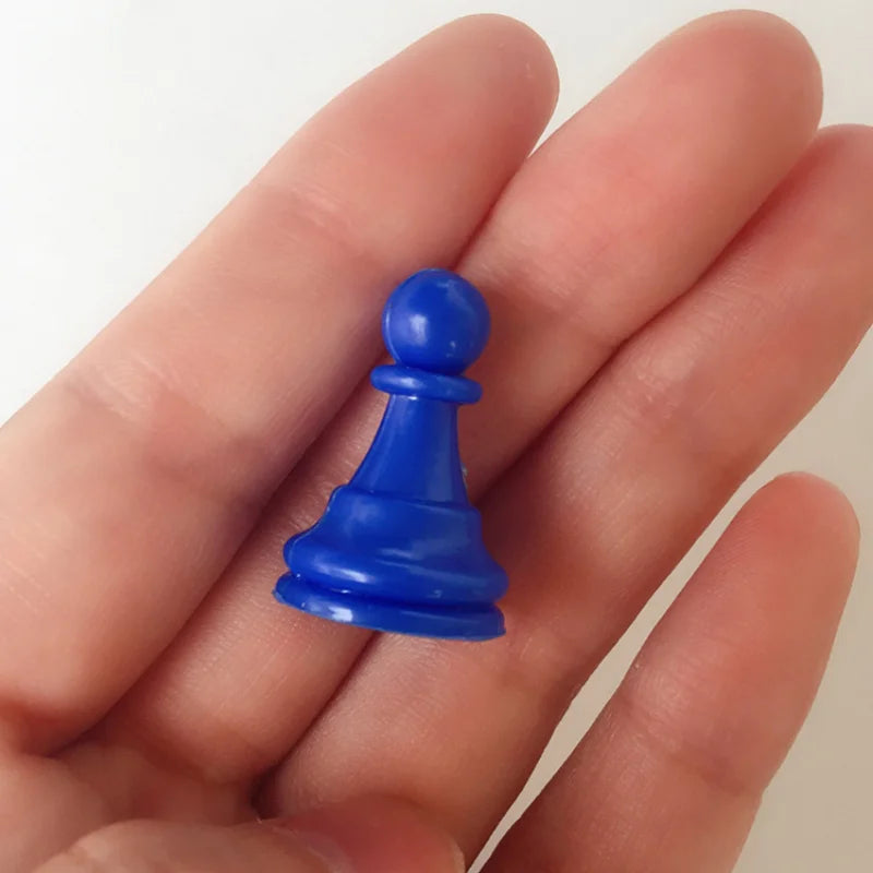 1 Set = 16 Pieces of Plastic Chess Pieces + 1 Piece of 16mm Dot Dice for Board Game Accessories