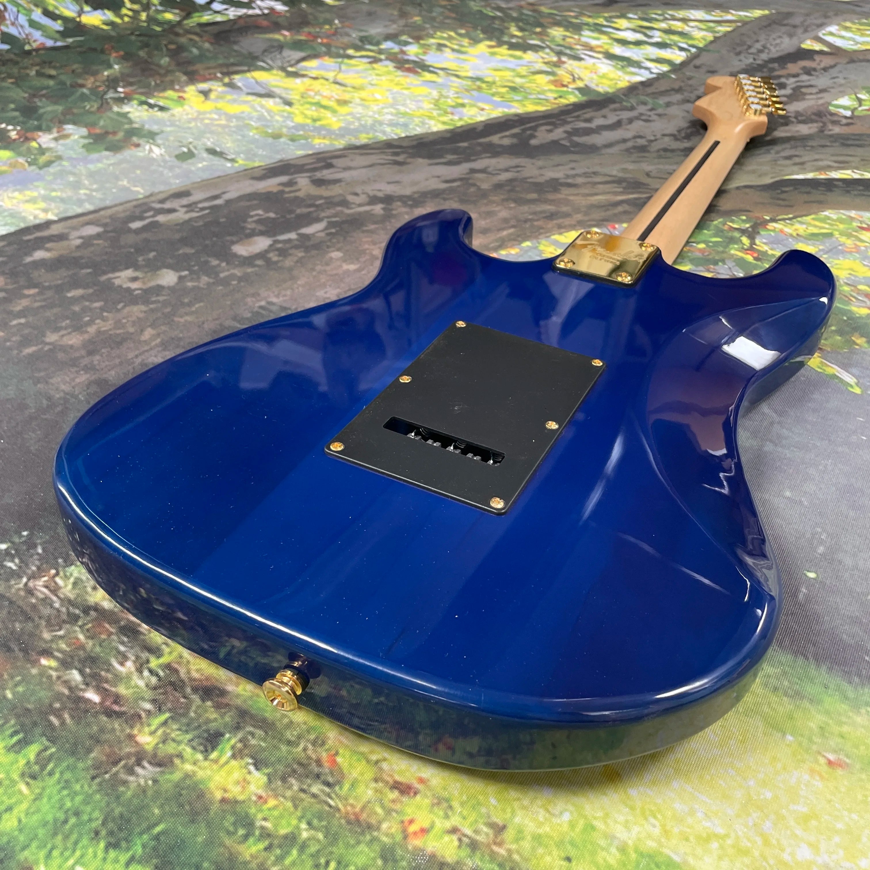 Classic style, blue ST electric guitar, gold hardware guitars 6 strings guitarra