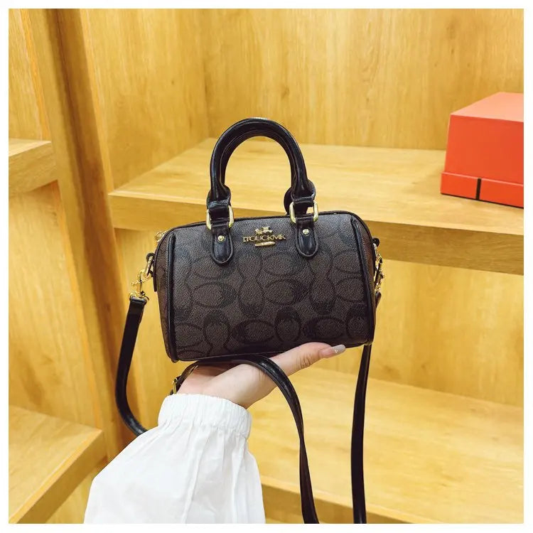 Vintage Luxury Crossbody Diaper Bag: Elegant Women's Handbag With Designer Letter Logo And Large Capacity For Messenger Tote