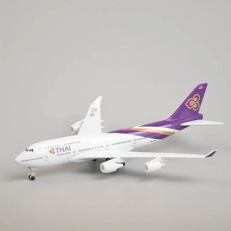 20cm Toy Planes B747 Thai Airways Alloy  Passenger Aircraft Model Metal Scale Aircraft Collected Gift By Aviation Kids Toys for