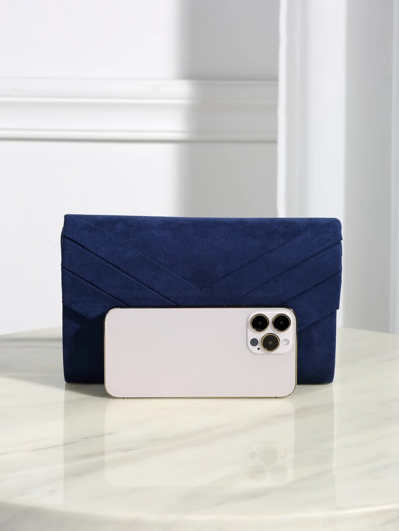 Luxurious and elegant, exquisite velvet evening bag for women, party girls, brides to attend parties, weddings and gatherings.