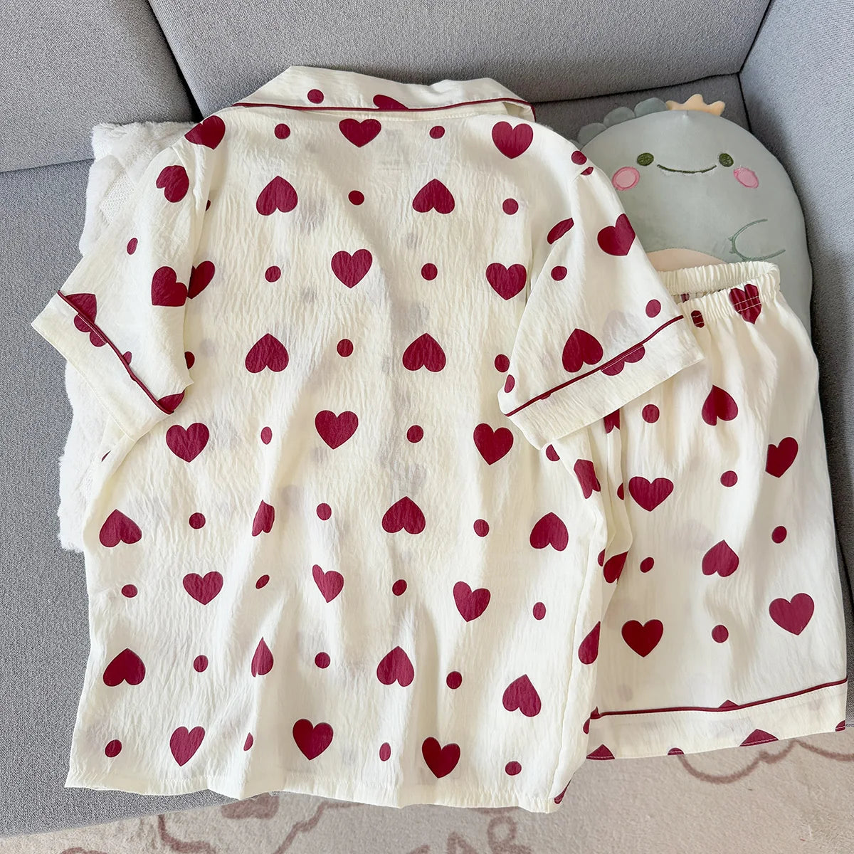 Women's Summer Pajamas, Thin Style with Heart-Shaped Pattern, Short-Sleeved Shorts, Sweet and Cute, Can Be Worn Outside in Summer, Two-Piece Home Wear Set