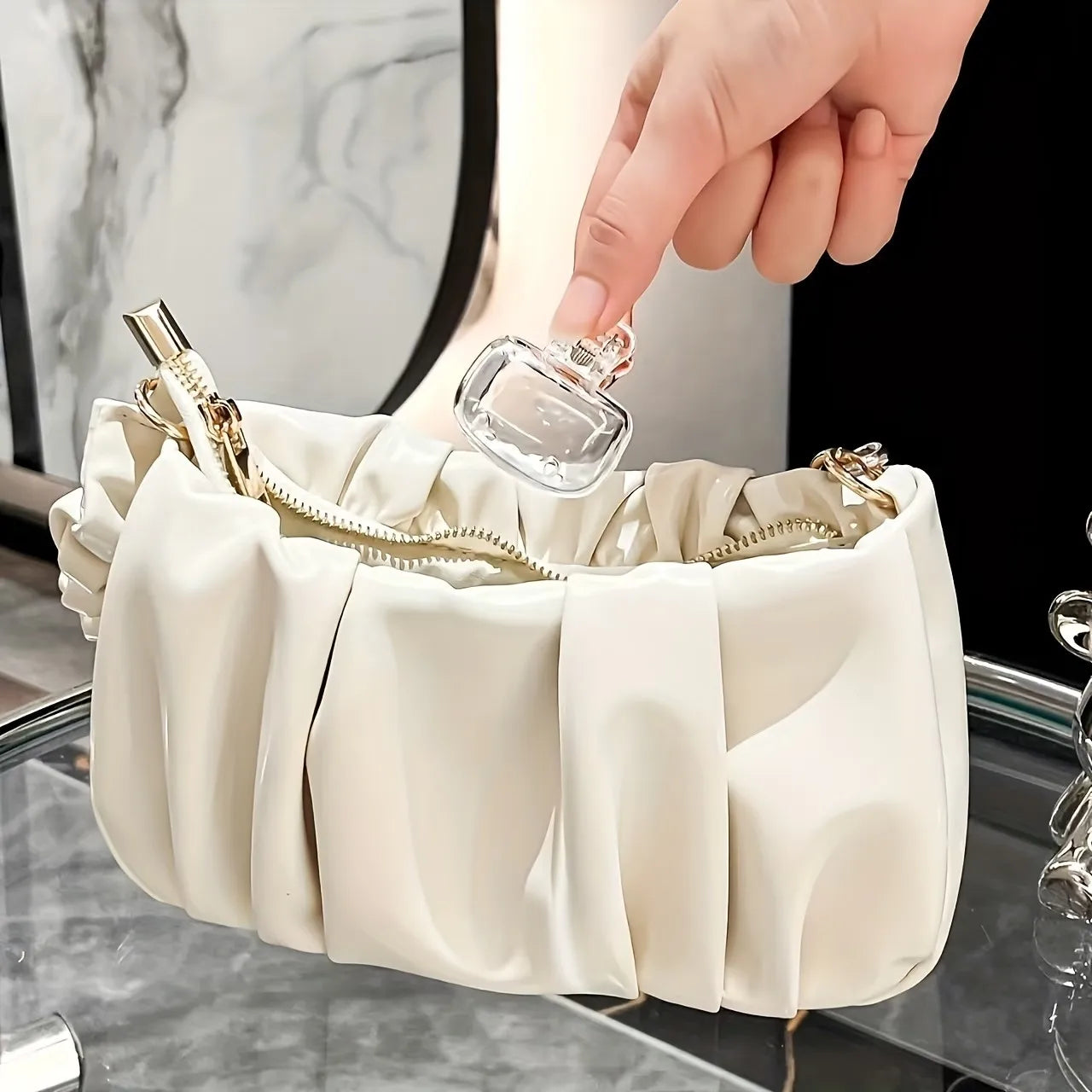 6-Piece Portable Toothbrush Cover with Easy to Open and Close Storage Box, Suitable for Both Home and Travel