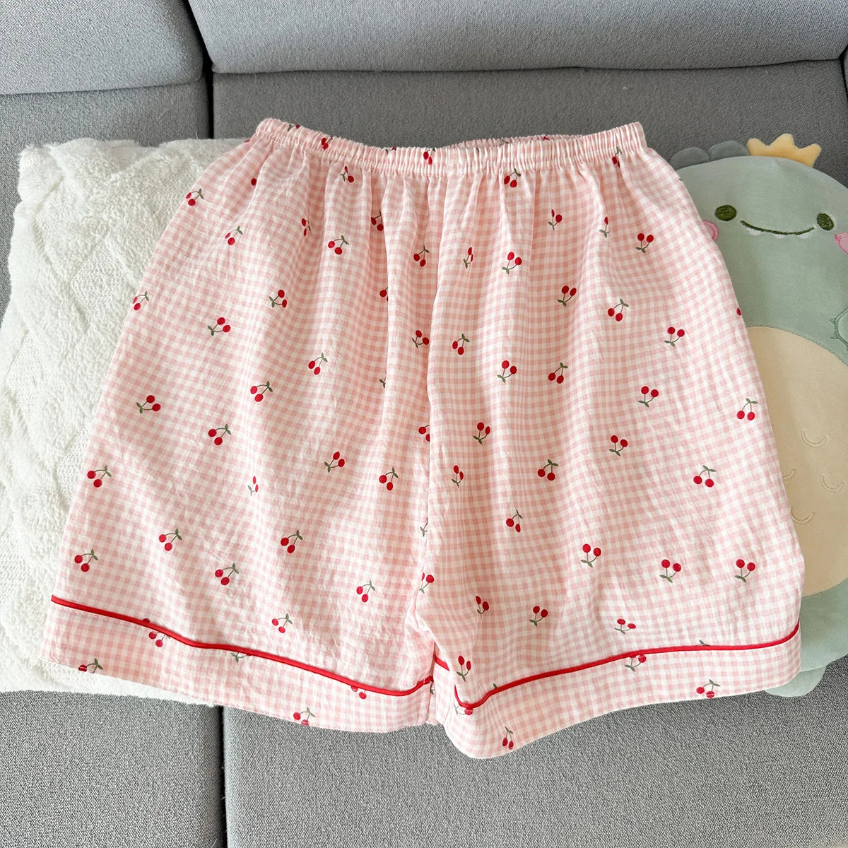 Women's Summer Thin Pajamas with Plaid Cherry Pattern, Short-Sleeved Shorts, Sweet and Cute, Can Be Worn Outside in Summer, Two-Piece Home Wear Set