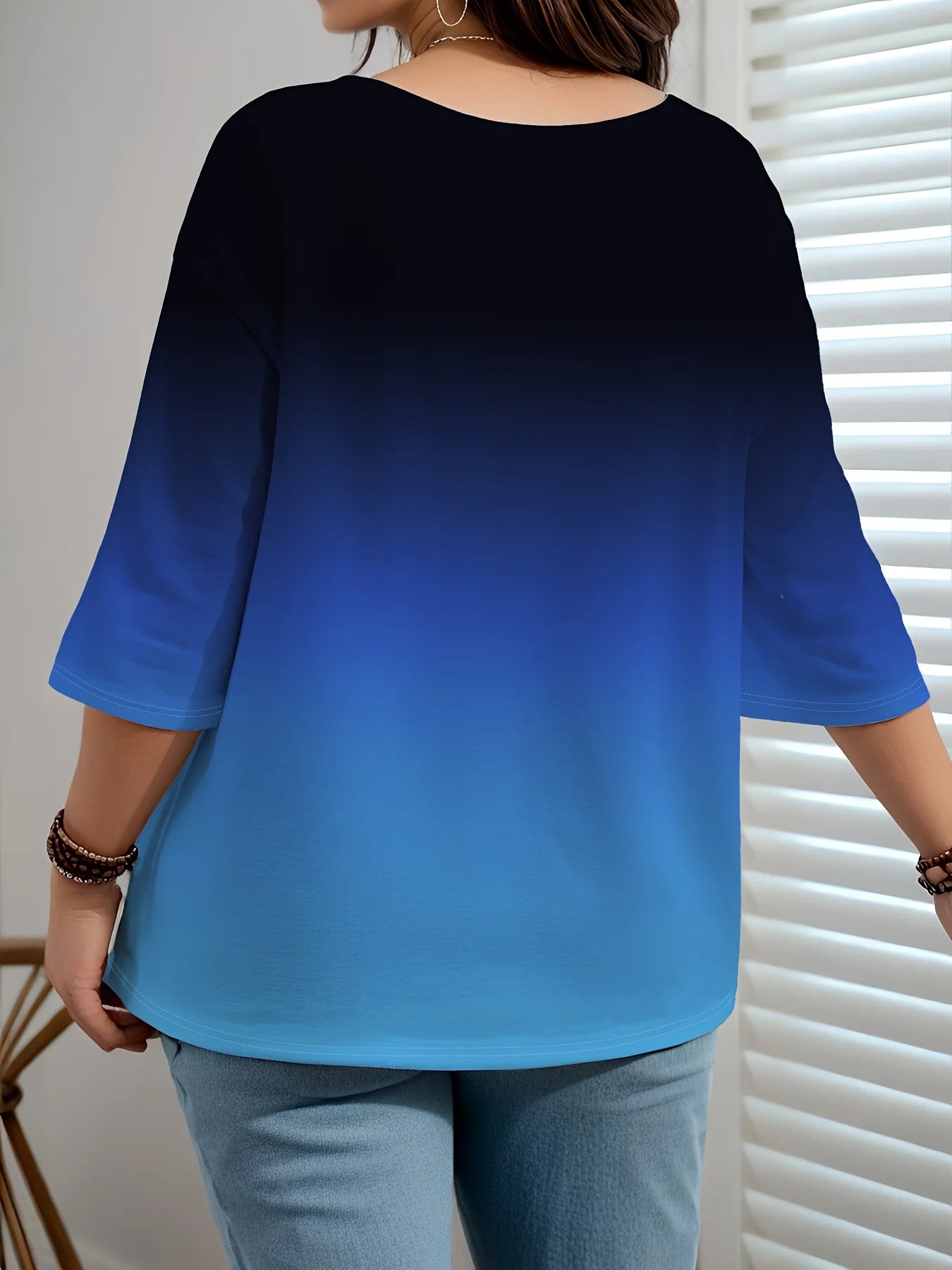Plus Size Women's Gradient Color T-Shirt - Loose, Elegant, Casual, Comfortable, and Fashionable Top.