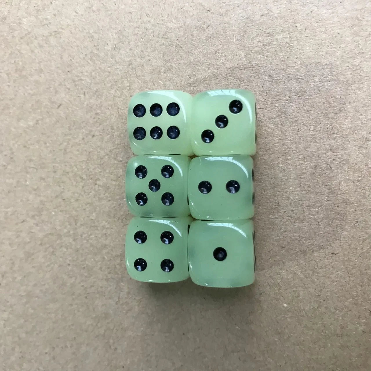 6pcs/lot 14mm Luminous Dice 6 Sided Glowing in The Dark Digital Dice for Night Bar Pub KTV Entertainment Board Game Table Game