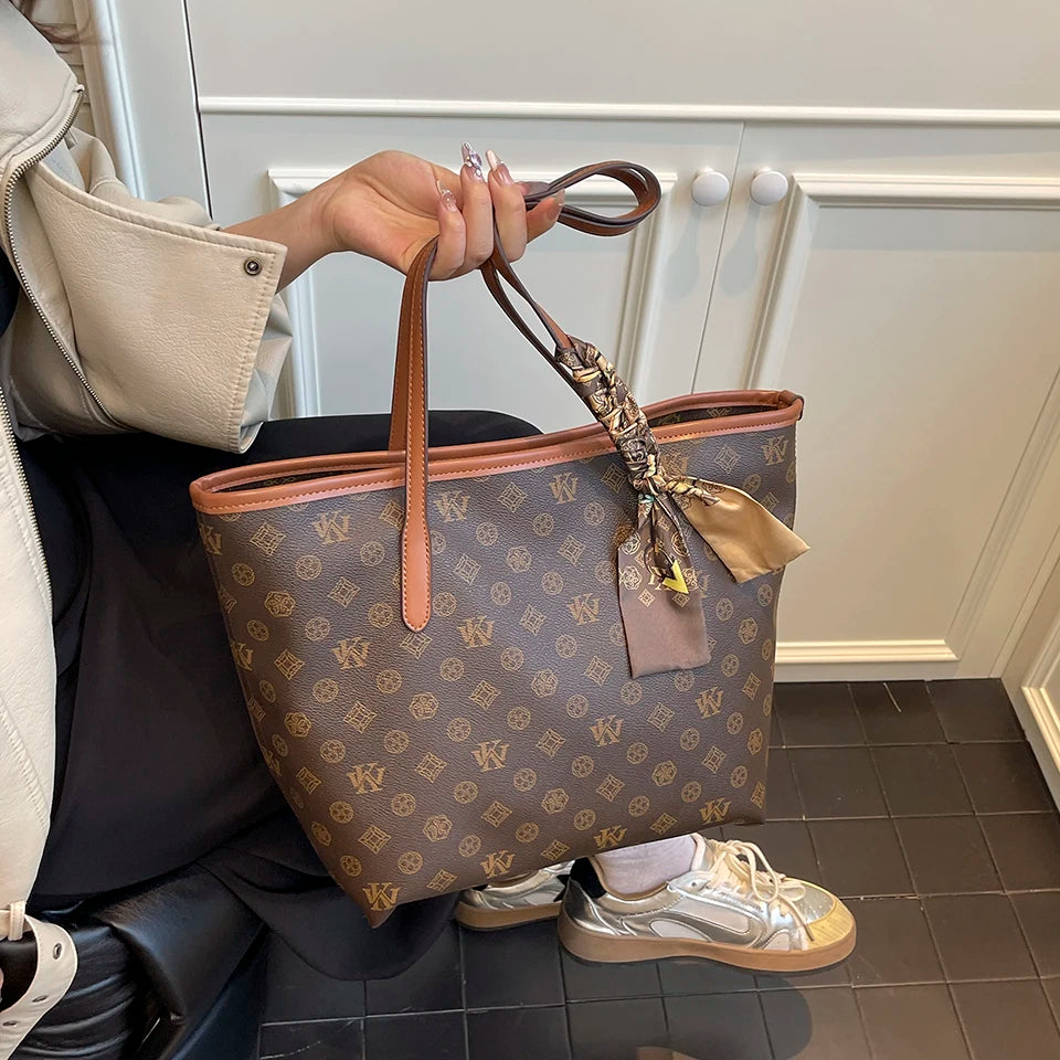 Fashionable Luxury Leather Women Messenger Bag Classic Designer Paris Casual Simple Vintage Trendy Design Diaper Bag