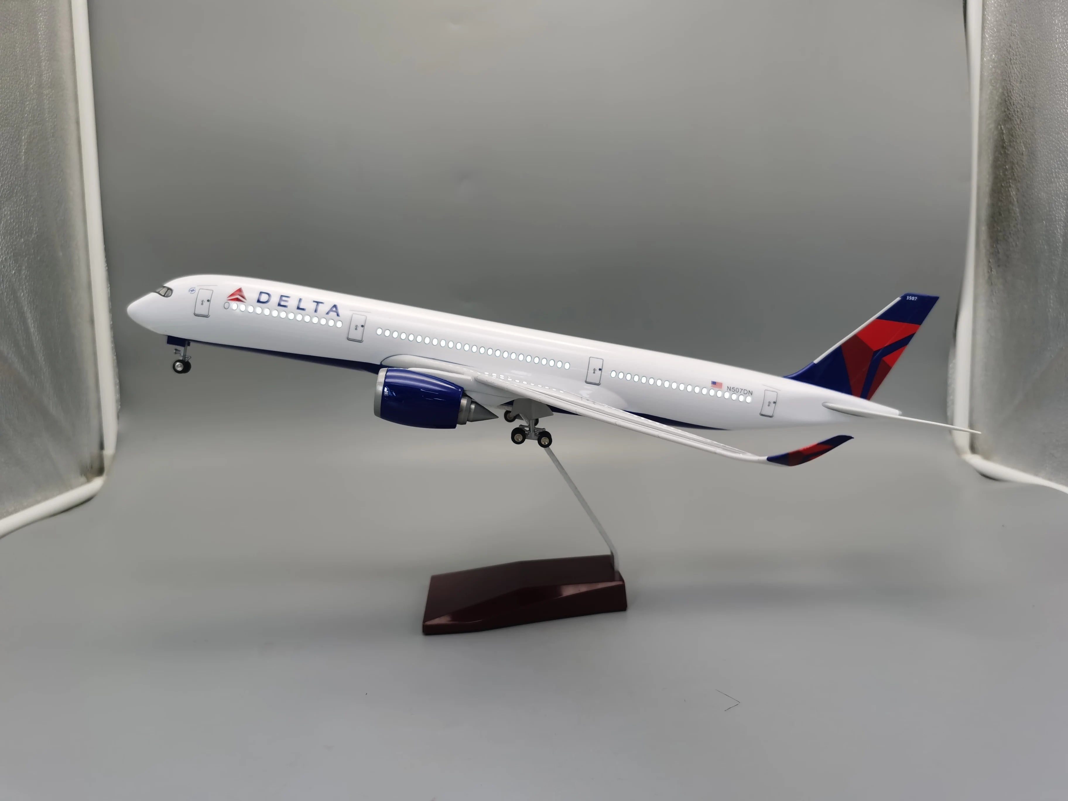 1/142 Scale 47CM Airplane A350 Delta Airways Airplane Model Toy with Wheel Landing Gear Aircraft Model Plane for Collectible