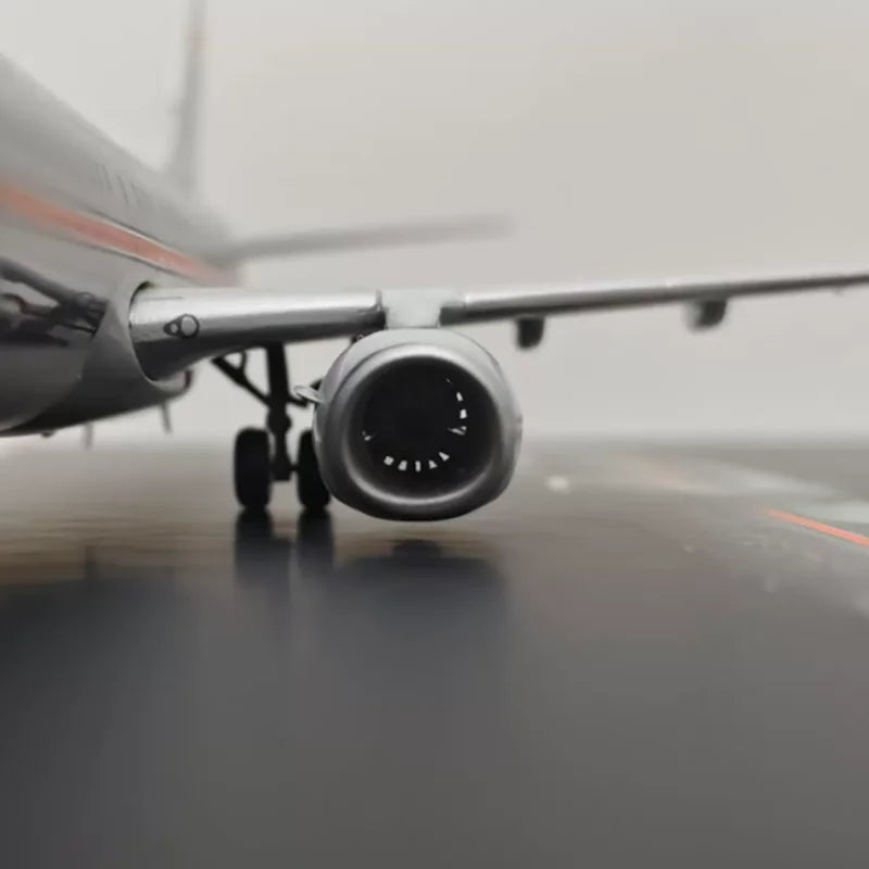 GJ Diecast 1:200 Scale American Airlines G2AAL990 B737-800 N905NN Alloy Simulated Aircraft Model Product Hobby Collection Gift