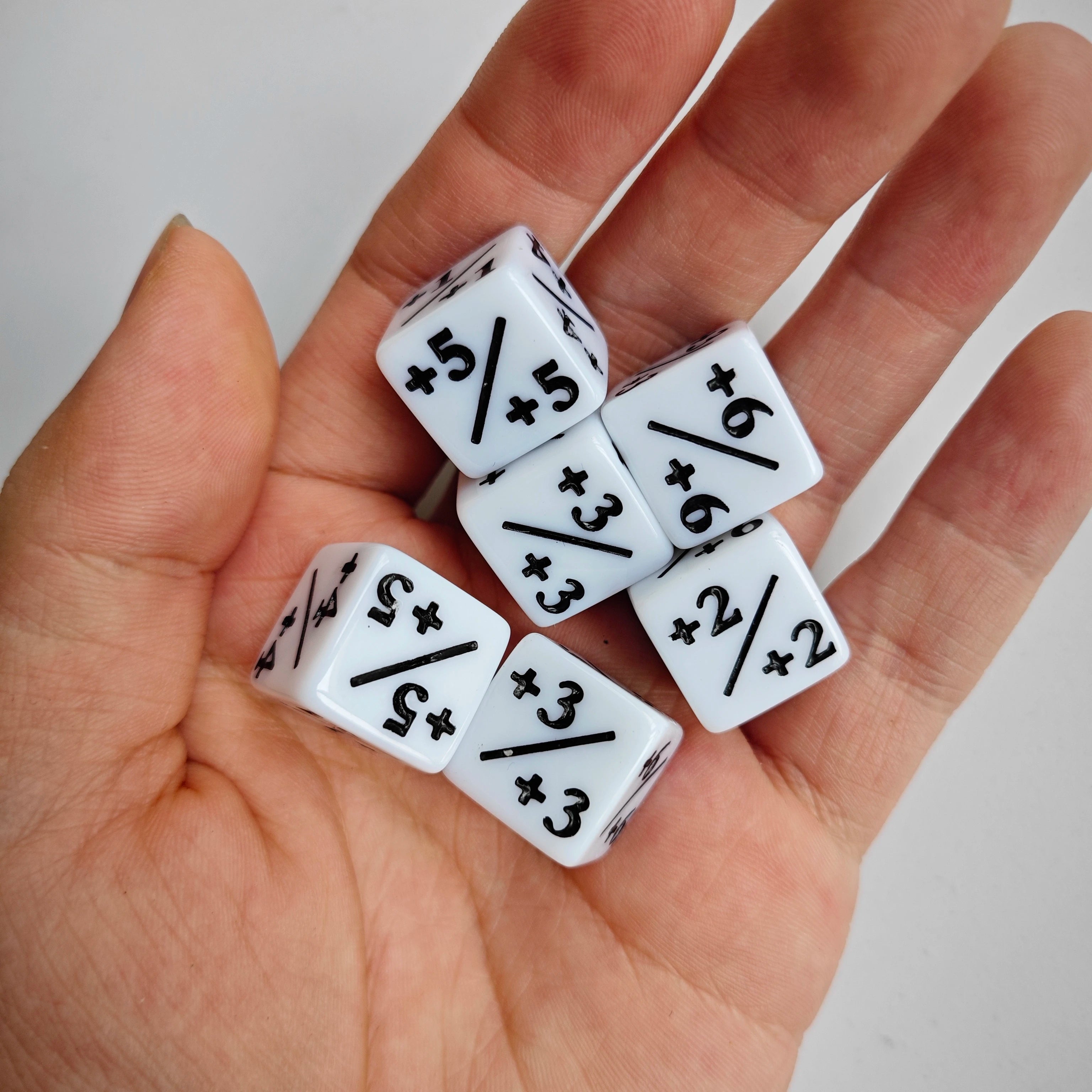 6Pcs/Pack 16mm Counting Dice Counters +1/-1 Black White D6 Square Corner Positive Negative Game Dice Cube