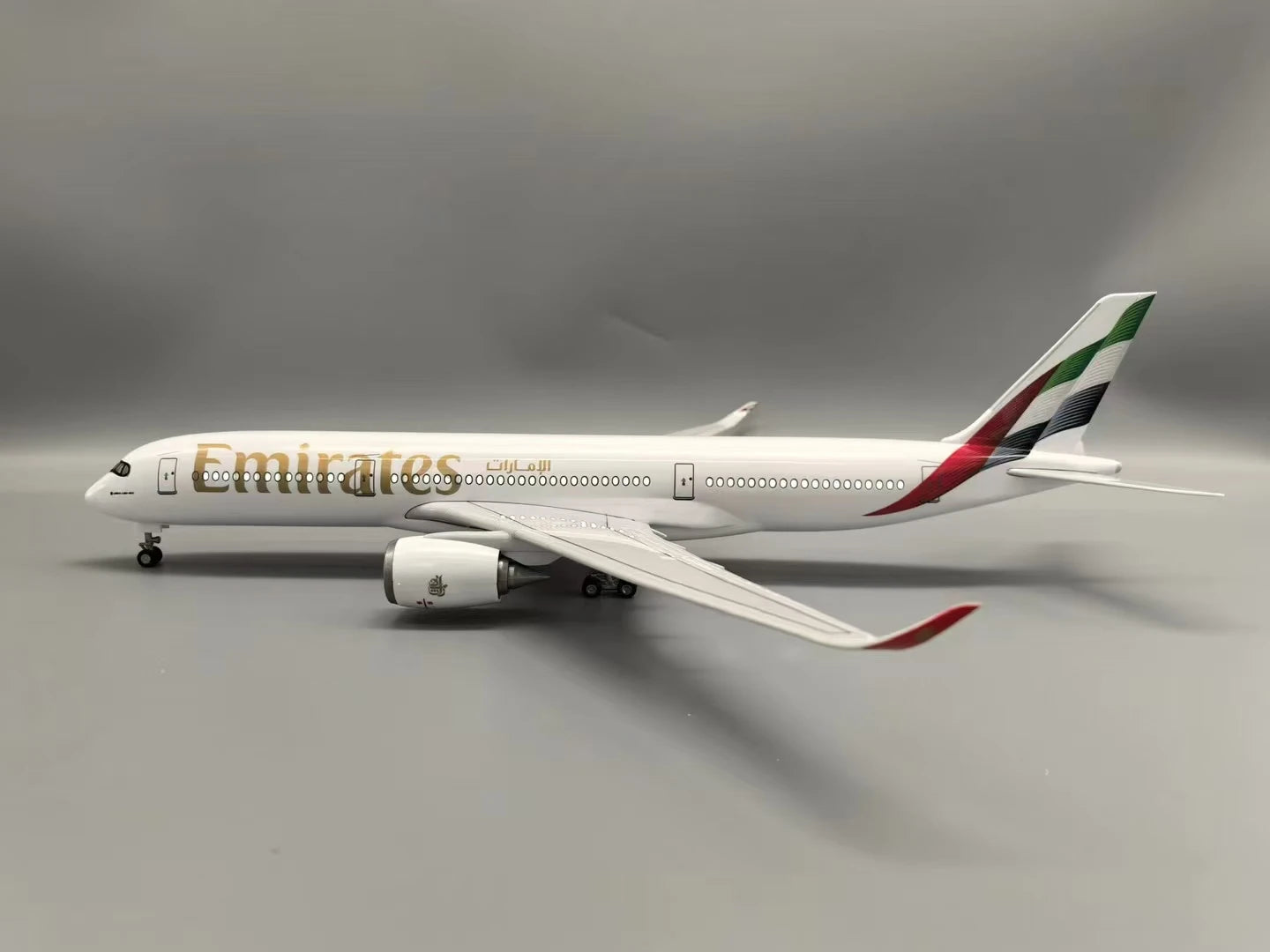 Airbus A350 Emirates 47cm 1:142 Model Aircraft Toy Airbus Led Light Diecasting Machine Collected For Aviation Souvenir Plane Toy