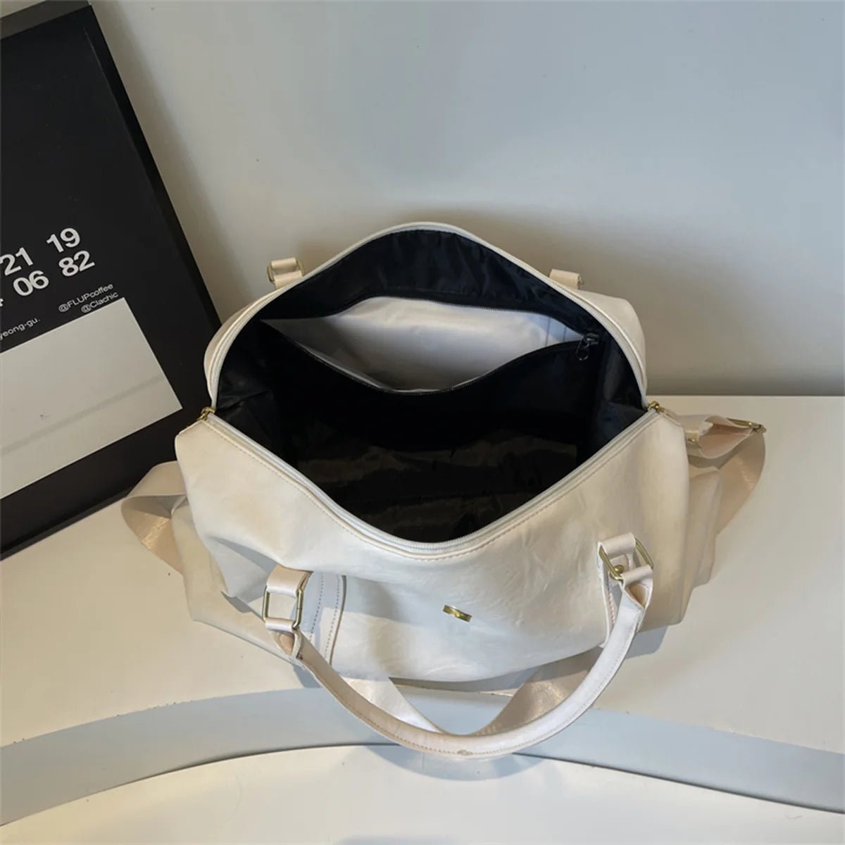 Large Capacity Retro Patent Leather Crossbody Bag Glossy PU with Zipper Adjustable Strap Shoulder Bag for Daily Commute
