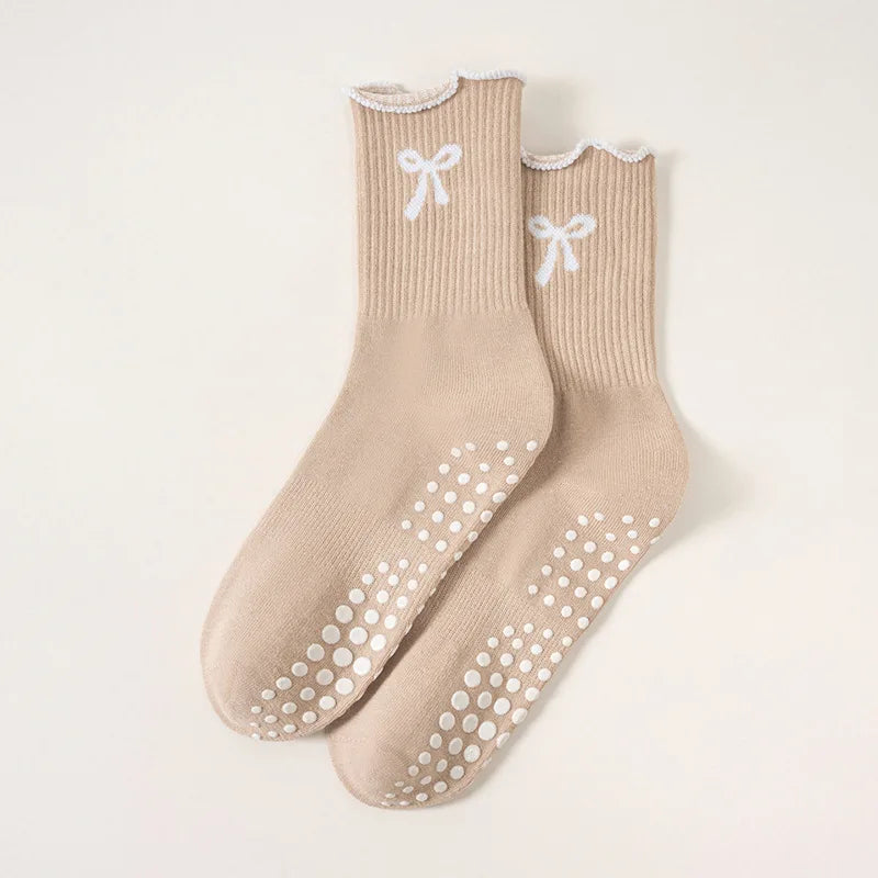 Dreamlikelin 1 Pair Women's Mid-Calf Pilates Socks Non-Slip Professional Yoga Socks Bow Print Fitness & Sports Socks