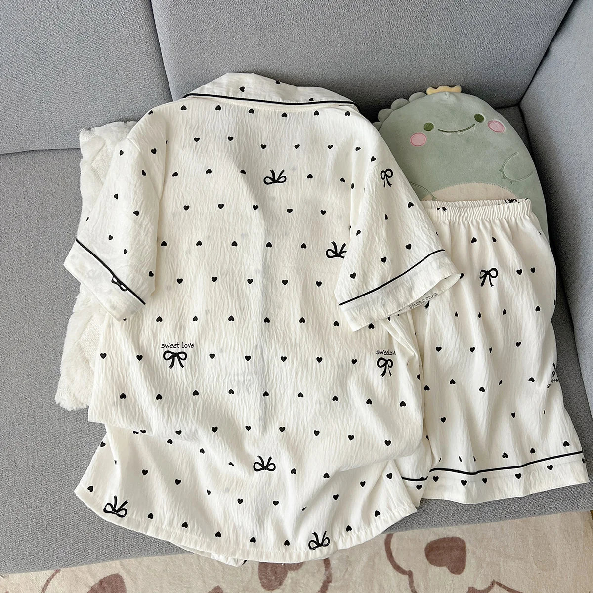 Women's Summer Thin Pajamas with Heart-Shaped Bow Pattern, Short-Sleeved Shorts, Sweet and Cute, Can Be Worn Outside in Summer, Two-Piece Home Wear Set