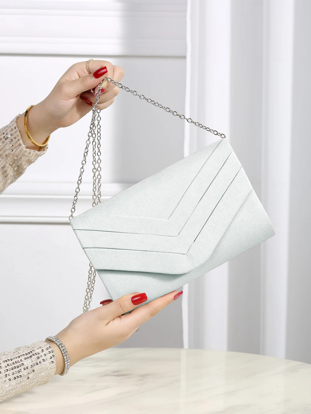 Luxurious and elegant, exquisite velvet evening bag for women, party girls, brides to attend parties, weddings and gatherings.