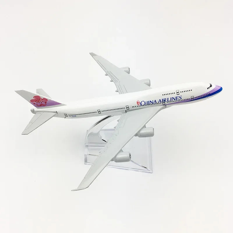 Display 16CM Aircraft China Airlines 747 with Landing Gear Taiwan B747 Alloy Plane Model Toys Children Gift for Collection