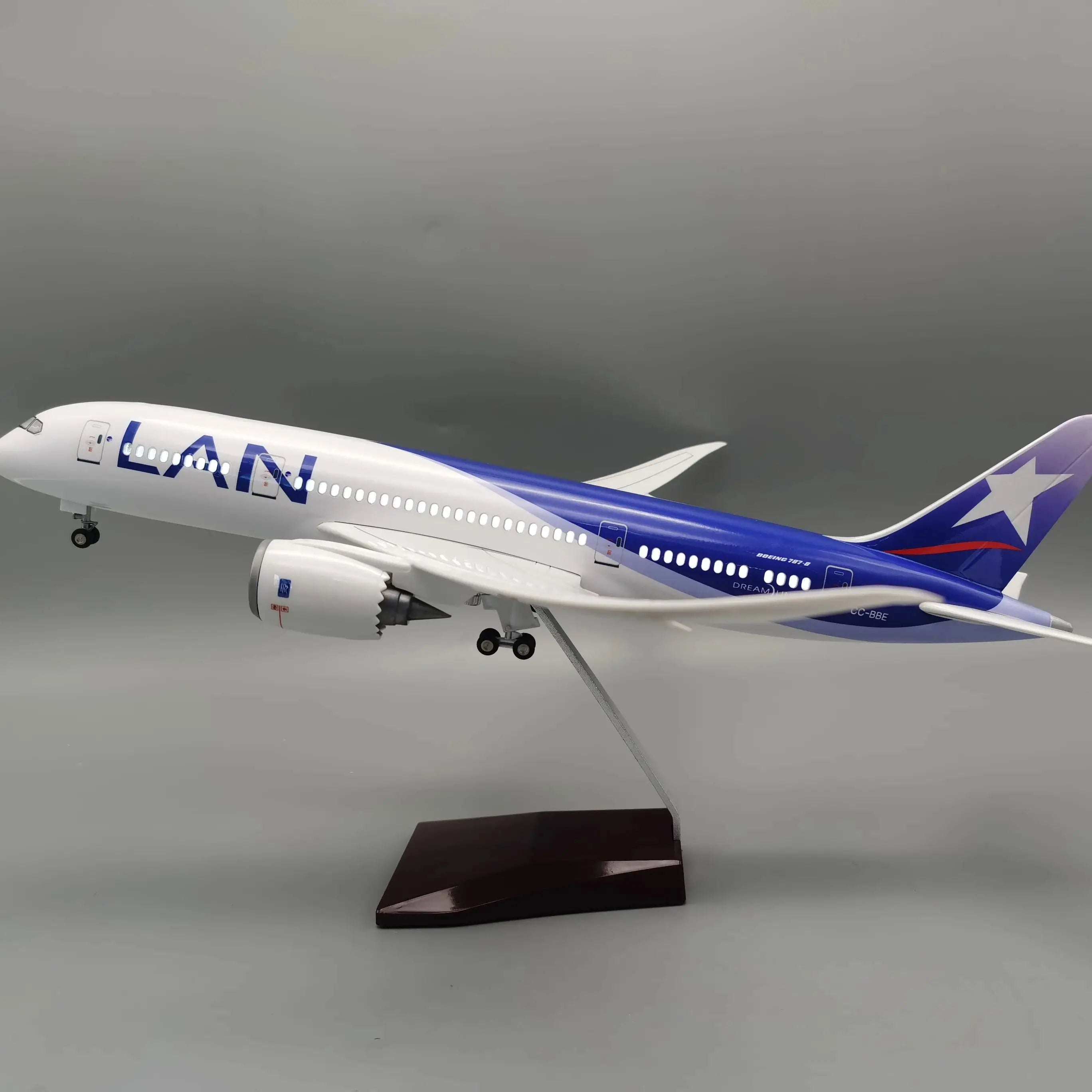 B787 Toys Plane 47CM Chile LAN Airline Airplane Model Toy  1/130 scale Miniature Plane With Light and Wheel for Collection Displ