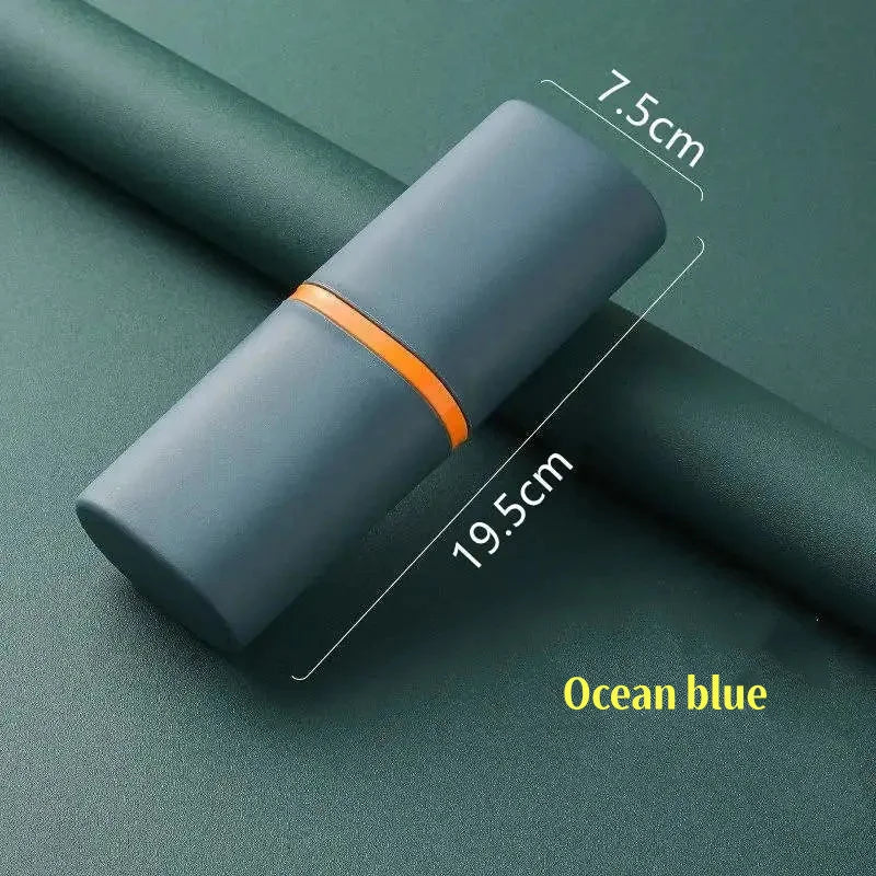 A simple travel toothbrush case, with a compact design that can easily hold the toothbrush and toothpaste