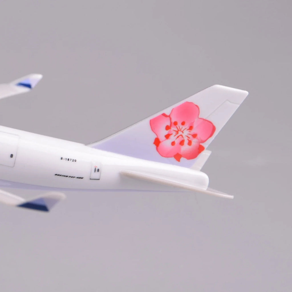 20cm Scale Aircraft Toy Model China Airlines Cargo B747 Openable Cargo Door ABS Children Toys Airplane Model Adults Fun Gift