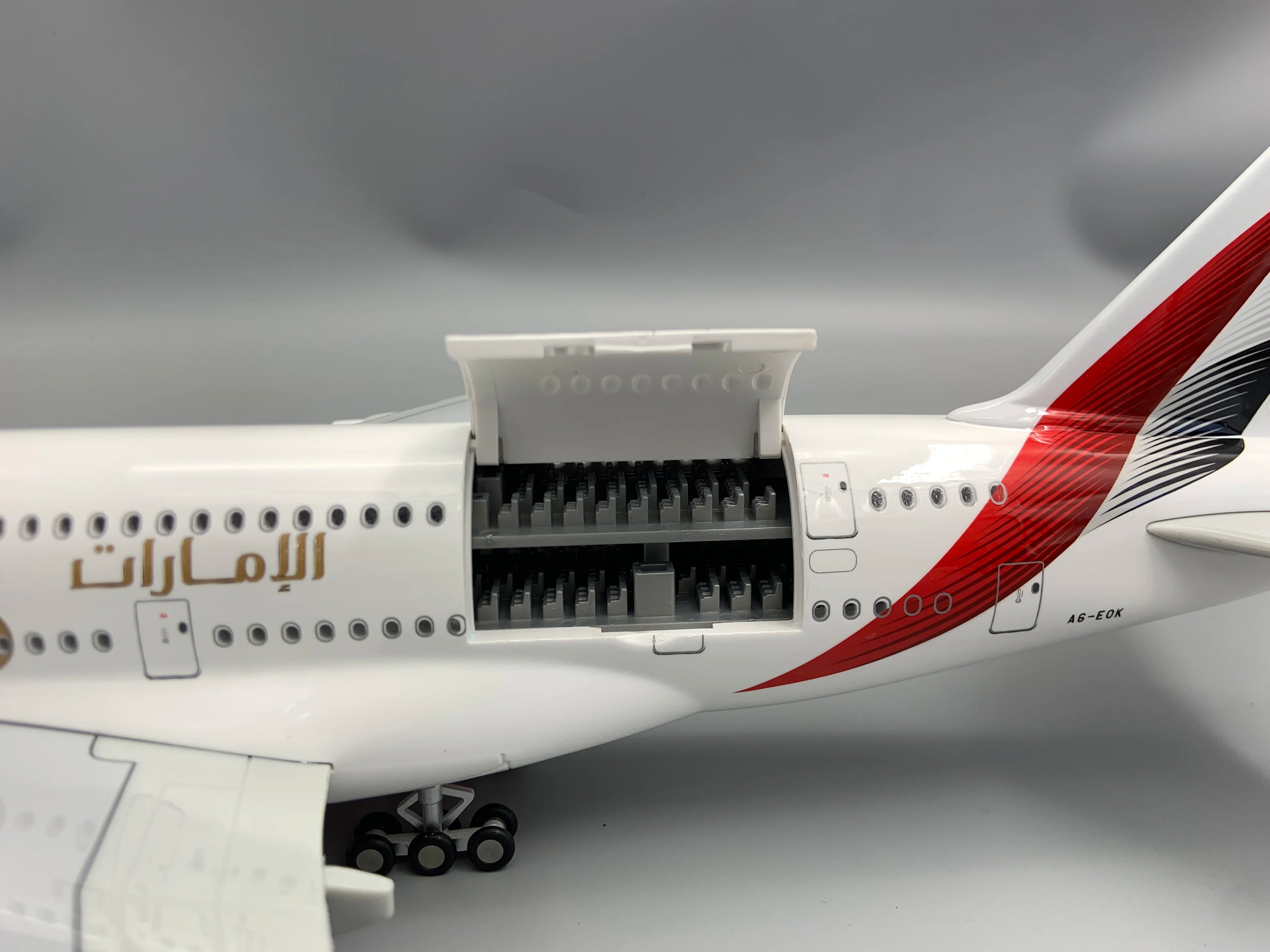 For Emirates Airlines A380 Scale Aircraft 1/160 New Plane Model Resin with Landing Gear Wheels Light Collections Displays Gift
