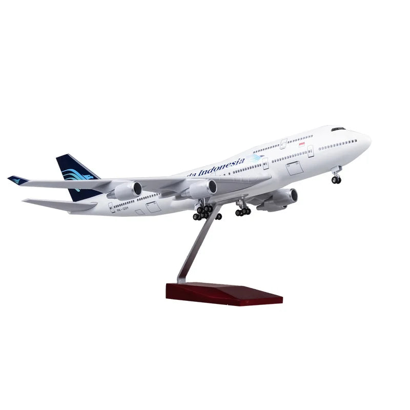 47CM Airplane model Garuda Indonesia Airline  B747 plane model With Wheel LED Light Die-casting Collection Toy planes