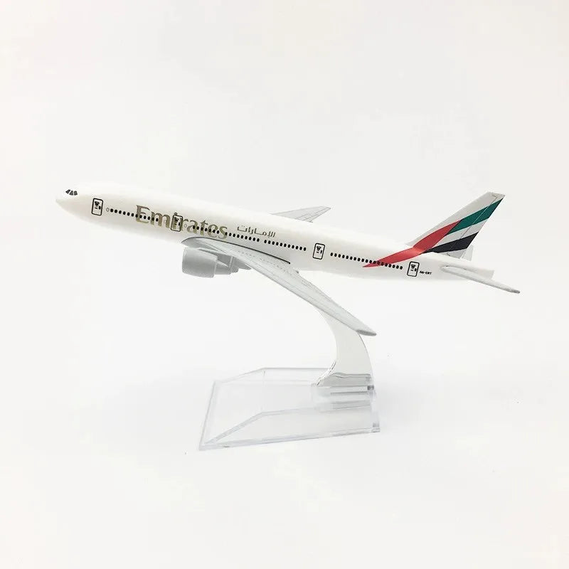 16CM Model 777 UAE B777 Emirates Airways Model kit for adults Alloy child toy plane Diecast child toy plane With Landing Gear