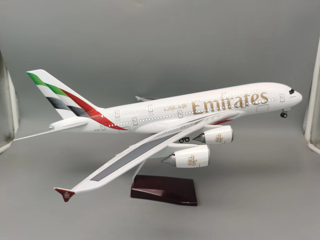 1/160 Scale 45.5cm 380 Series Aircraft Model A380 UAE Airline Aircraft with Light & Landing Gears Plastic Resin  Newly Painted