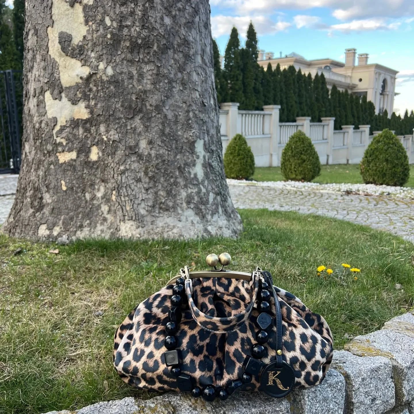 LOST IN VINTAGE Leopard Print Animals Fabric Soft Smooth Owl Bag Balls Bronze Kiss-lock Large Purse Clutch Large  35x23x10cm