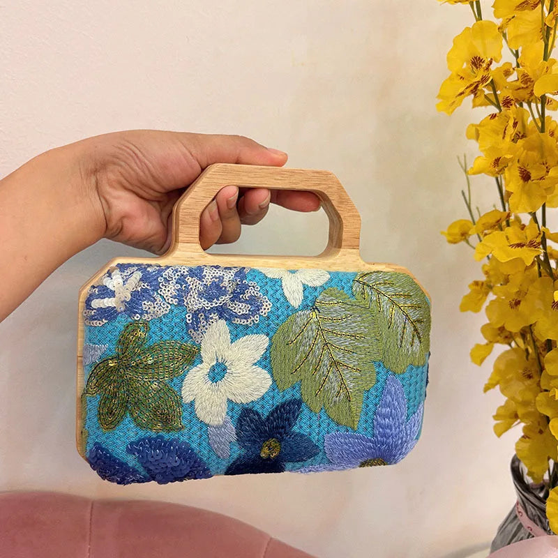 New Dinner Bag Embroidered Sequins Flower Celebrity Ladies Clutch Bag Chain Wooden Box Bag