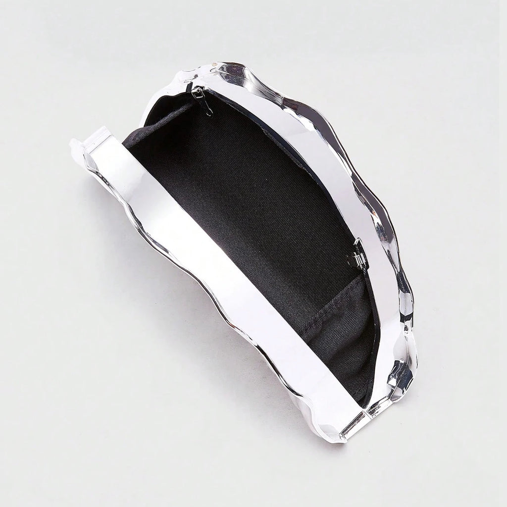 Women's shimmering metallic texture evening bag luxurious gold acrylic scallop clutch suitable for parties banquets